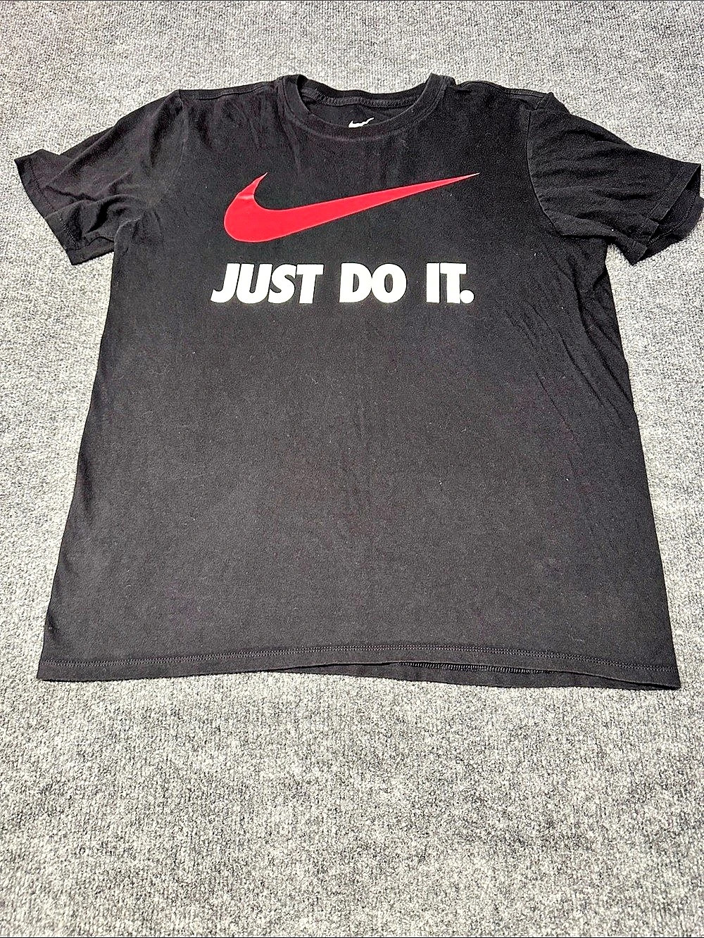Nike Just Do It Swoosh Logo T-Shirt Graphic Short Sleeve Black & Red Large